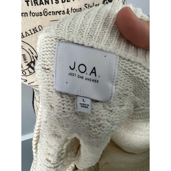 J.O.A chunky knit white cropped sweater with open back tie bow - Picture 6 of 12